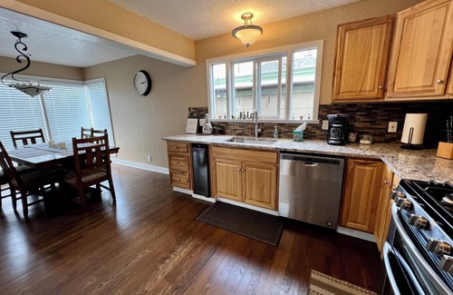 Coos Bay House | Mingus Park Place - Coos Bay