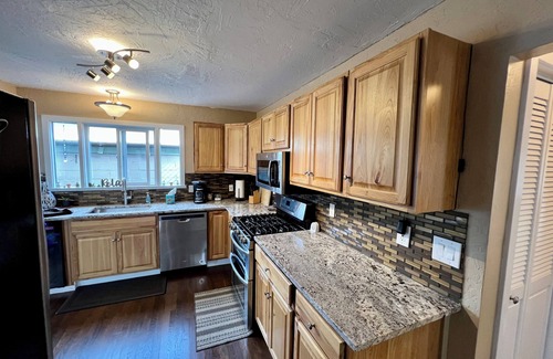 Coos Bay House | Mingus Park Place - Coos Bay