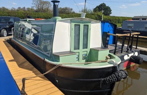 Tring Boat Rental | Mini Escape - 2 Berth Narrowboat on the Grand Union, Hertfordshire