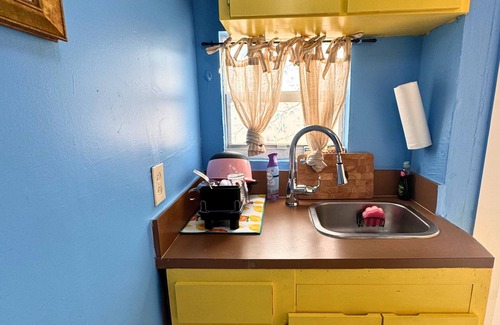 Miami Gardens Apartment | Mini Home. 8 Min to Hard Rock Stadium.