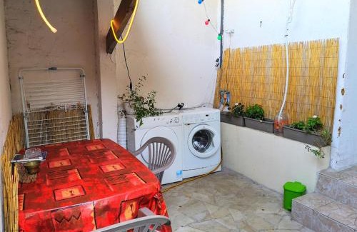 Route d'Arles House | Mini Studio de 13 m2 avec terrasse 15 mn centre Nimes