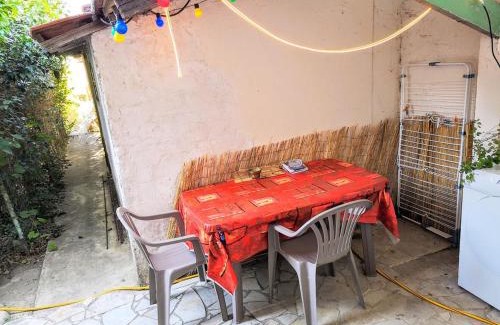 Route d'Arles House | Mini Studio de 13 m2 avec terrasse 15 mn centre Nimes