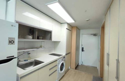 Banghwa-dong Condo | Minimalism Stay 8-A next to Gimpo Airport