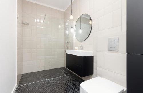 Lodz Apartment | Minimalist Apartment in Łódź With Parking Near Łódź Kaliska by Noclegi Renters