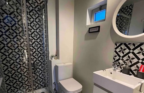 Tophane Apartment | minimalist studio in the city center
