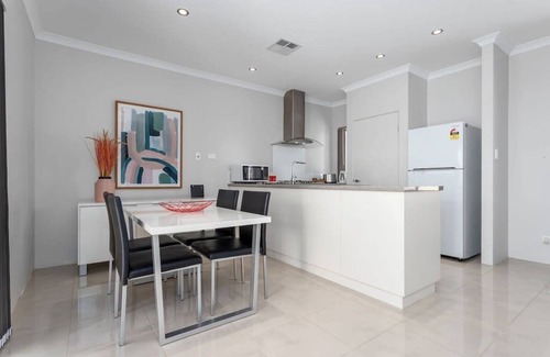 Ardross House | Minimalist Suburban Villa*Garden City*Family Friendly*