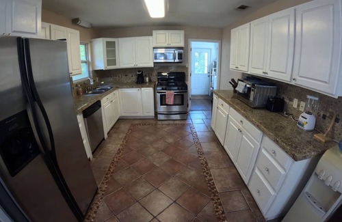 Central Arlington House | Minimum28 day rental 2000 sq. ft. Home 20 min from downtown Ft. Worth and Dallas