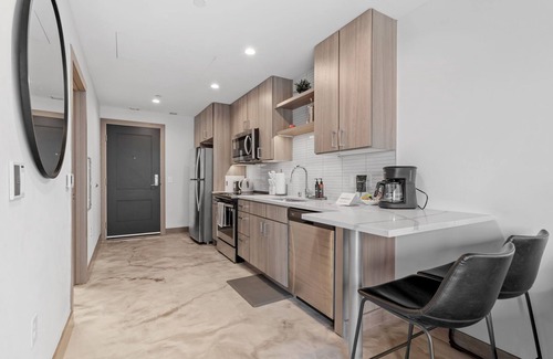 Warehouse District Apartment | MINNeSTAY* Sable 203 | Target Field | Valentine's