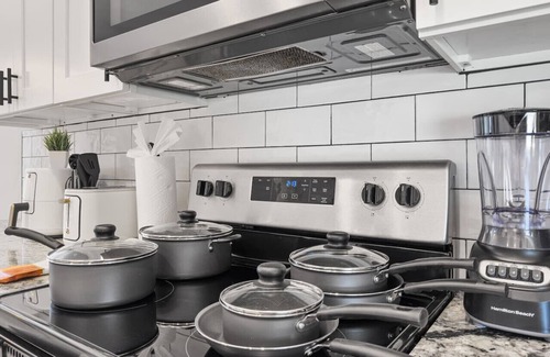 University Hills and Windsor Park House | Mins 2 Formula 1/Lux Retreat
