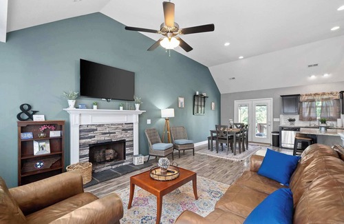 Clarksville House | Mins to Downtown & Ft Campbell - Lux at Lancelot