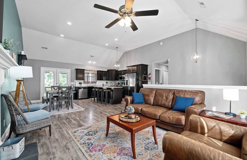 Clarksville House | Mins to Downtown & Ft Campbell - Lux at Lancelot
