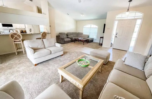 Broadmoor House | Minutes From Beautiful White-Sand Beaches