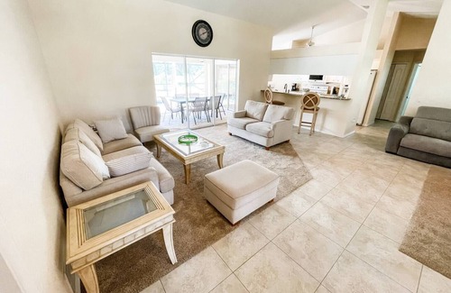 Broadmoor House | Minutes From Beautiful White-Sand Beaches
