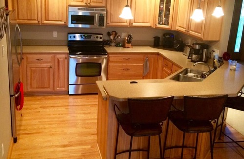 Butte Des Morts House | Minutes from EAA! Spacious 4BR home in a quiet neighborhood.