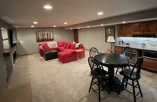 Butte Des Morts House | Minutes from EAA! Spacious 4BR home in a quiet neighborhood.
