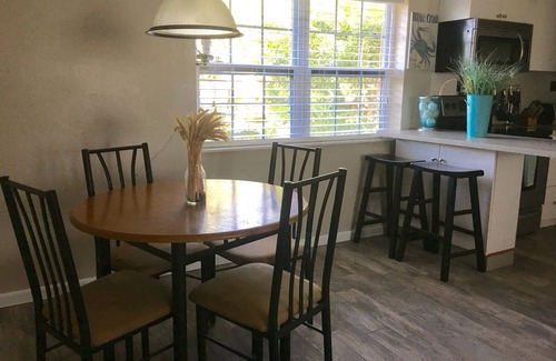 Englewood Cottage | MINUTES from MANASOTA KEY beaches! Quaint & Charming! Bird Watching!Pet Friendly