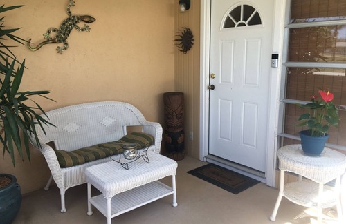 Englewood Cottage | MINUTES from MANASOTA KEY beaches! Quaint & Charming! Bird Watching!Pet Friendly