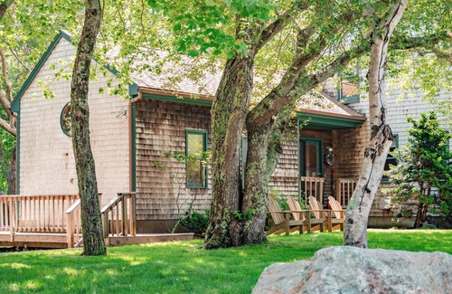 Narragansett House | Minutes From Water - Spacious 4BR
