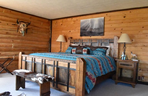 Emigrant Cabin | Minutes from Yellowstone