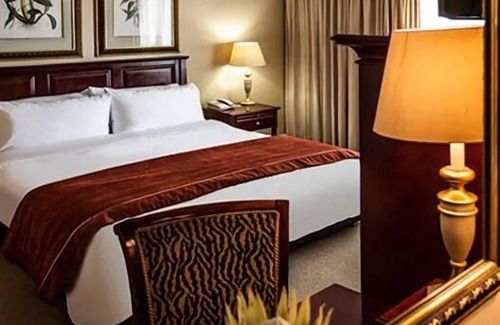 Gaborone Hotel | Minutes to Botswana National Stadium! 2 Modern Units with Free Parking & Shuttle