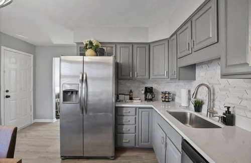 St. Charles House | Minutes to Downtown Saint Charles, Cozy/Chic Home