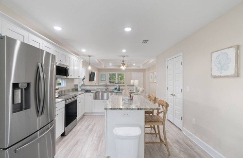 Ono Island House | Minutes to FL&AL beaches,NAS & downtown! Owner managed~Fenced backyard~ Stocked!