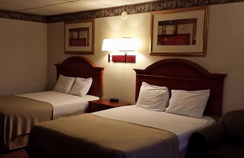 Campbelltown Hotel | Minutes to Hershey Theatre and Founders Hall! Swimming Pool, FREE Parking Onsite