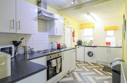 Fairbourne Cottage | MINYDON, pet friendly, character holiday cottage in Fairbourne