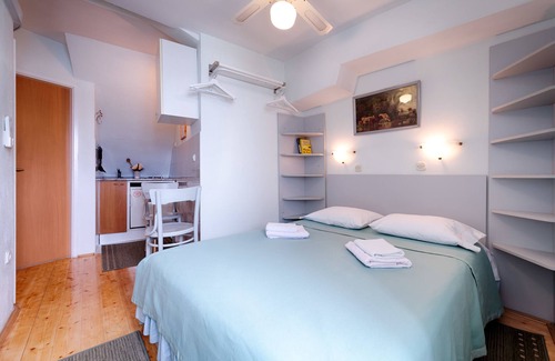 Komiza Hotel | Mira Sea Front Guesthouse