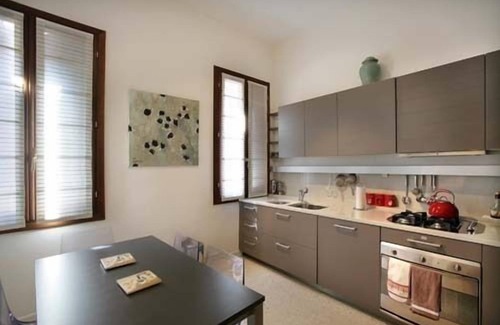 Cannaregio Apartment | Miracoli:Picturesque Venice canal views from 15 th Century Balcony
