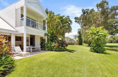 Port Douglas Villa | Mirage Resort Villa 136 with access to Sheraton Facilities