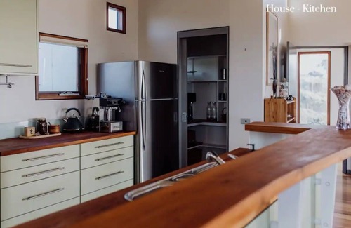 Seymour Apartment | Miramar | Oceanfront Family Oasis | Total Privacy