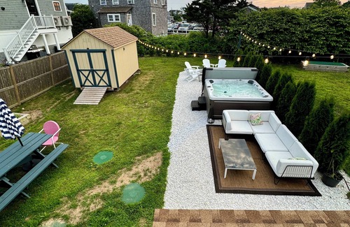 Misquamicut Cottage | Misquamicut Beach Cottage. 3BR in Westerly with Beach passes, hot tub, WiFi & AC