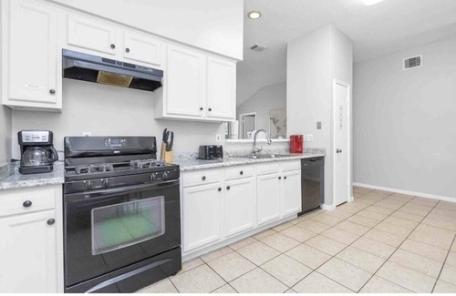 Mission Bend House | Miss Bend Voted Best Family area | Kids + Pets