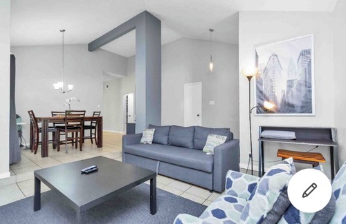 Mission Bend House | Miss Bend Voted Best Family area | Kids + Pets