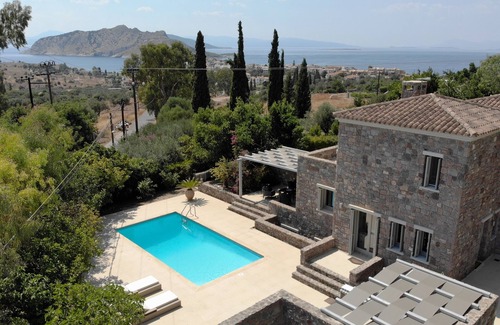 Perdhika House | Miss Valentina - Amazing Stone Villa with Private Pool and Sunset Seaview