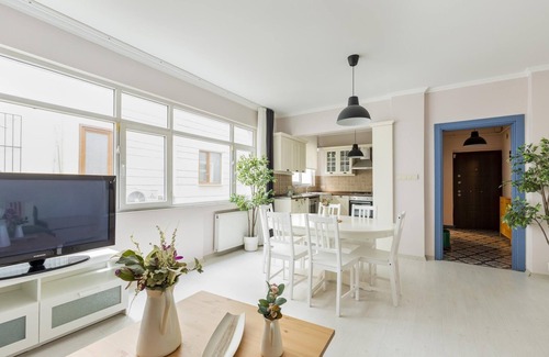 Osmanbey Apartment | Missafir Stylish and Central Flat in Nisantasi