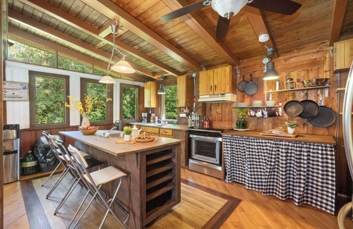 Beckwith Cottage | Mississippi Lake Lovely on the water 3 Bedroom Cottage. Pet Friendly!