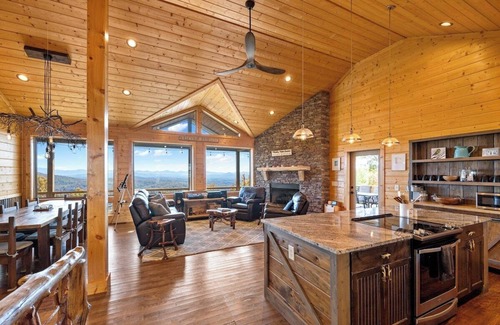 Murphy Cabin | Misty Mountain Summar