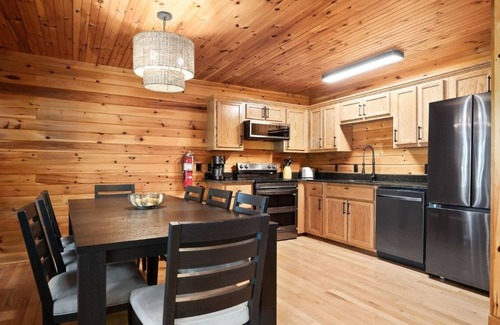 Allons Cabin | Mitchell Creek Marina Lodge 14