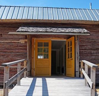 Edsbyn Hostel | Mittjas Vallen Timber Lodge & Cabins