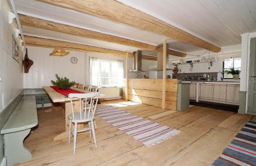 Edsbyn Hostel | Mittjas Vallen Timber Lodge & Cabins