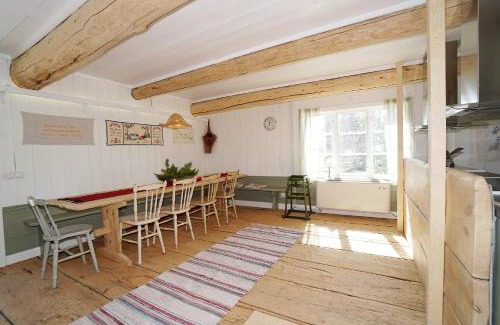 Edsbyn Hostel | Mittjas Vallen Timber Lodge & Cabins