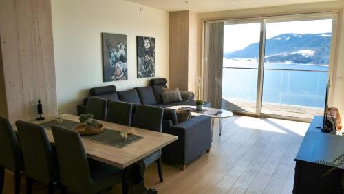 Brumunddal Apartment | MJOS TOWER Suite - Lovely lake view