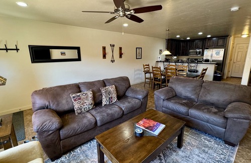 Moab South Valley House | Moab Rim Views! I Pet Friendly I Garage I Pool & Hot Tub