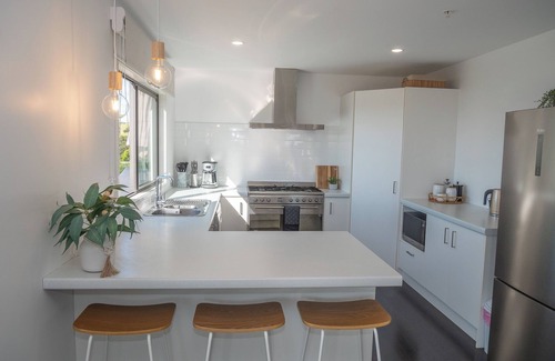 Cable Bay House | Moanavista - Large Pool and Sea Views