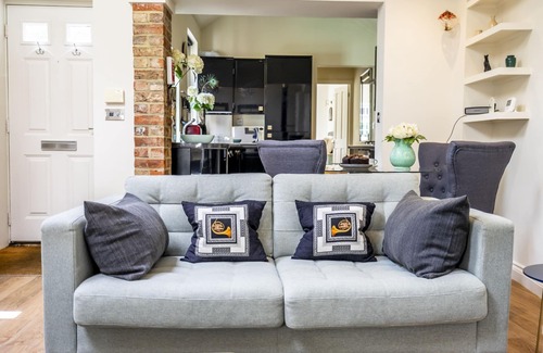 York Cottage | Moatside Gate - sleeps 4 guests in 2 bedrooms