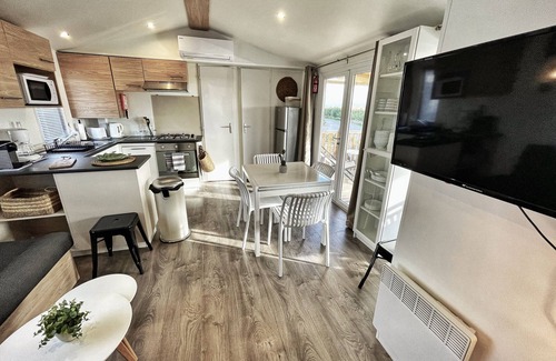 Canet-Plage House | Mobil-home Tout Confort, Bord de Mer. Vue Coucher de Soleil sur L'étang