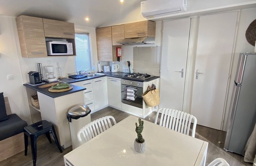 Canet-Plage House | Mobil-home Tout Confort, Bord de Mer. Vue Coucher de Soleil sur L'étang