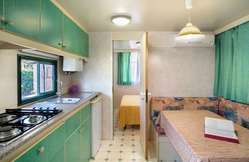 Albenga House | Mobile Home "Casa Mobile Lux La Pineta 21" with Shared Pool, Private Terrace & Wi-Fi
